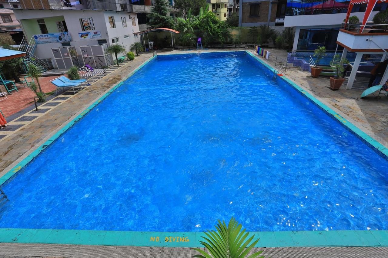 Oyo 591 Hotel Blue Moon Dharampur Bagian luar foto