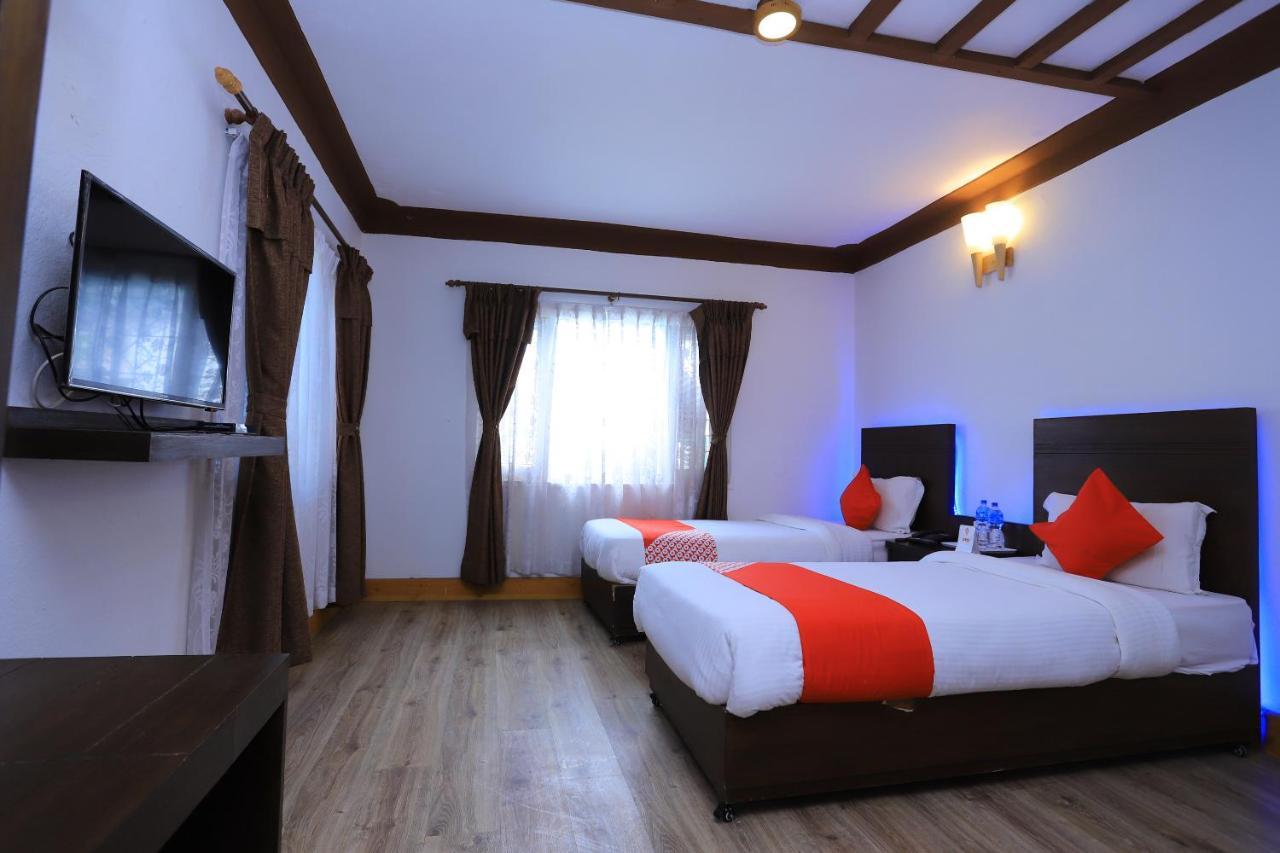 Oyo 591 Hotel Blue Moon Dharampur Bagian luar foto