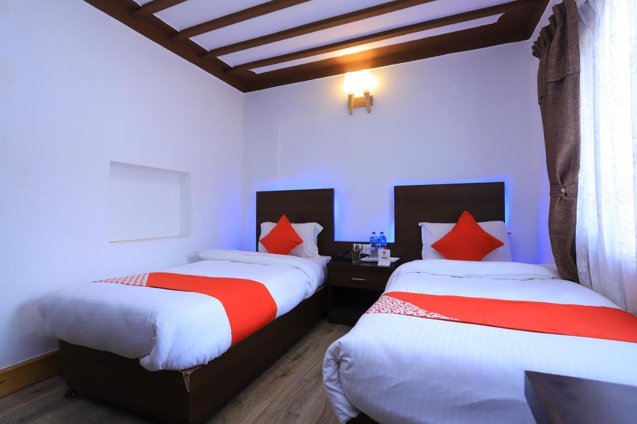 Oyo 591 Hotel Blue Moon Dharampur Bagian luar foto