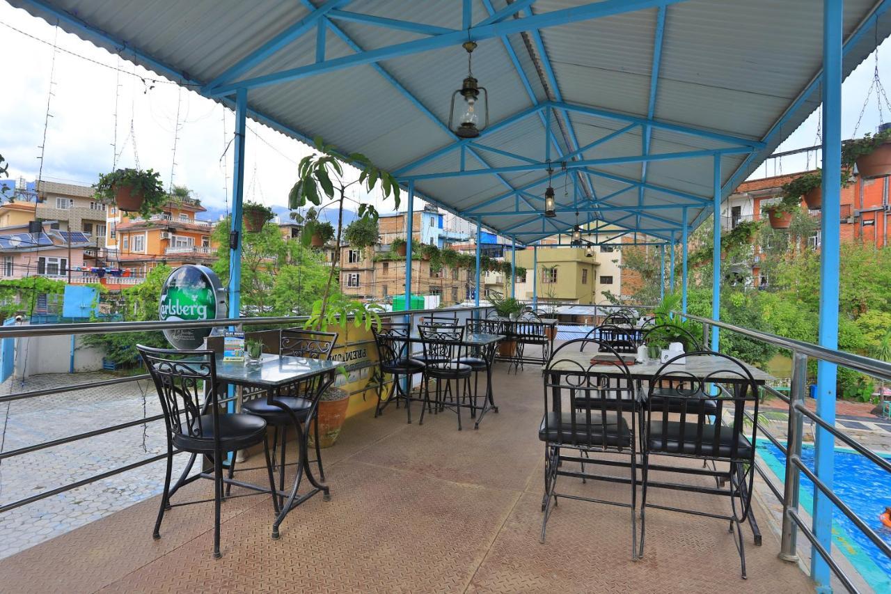 Oyo 591 Hotel Blue Moon Dharampur Bagian luar foto