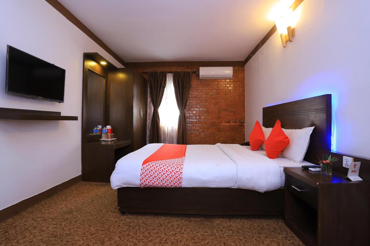 Oyo 591 Hotel Blue Moon Dharampur Bagian luar foto