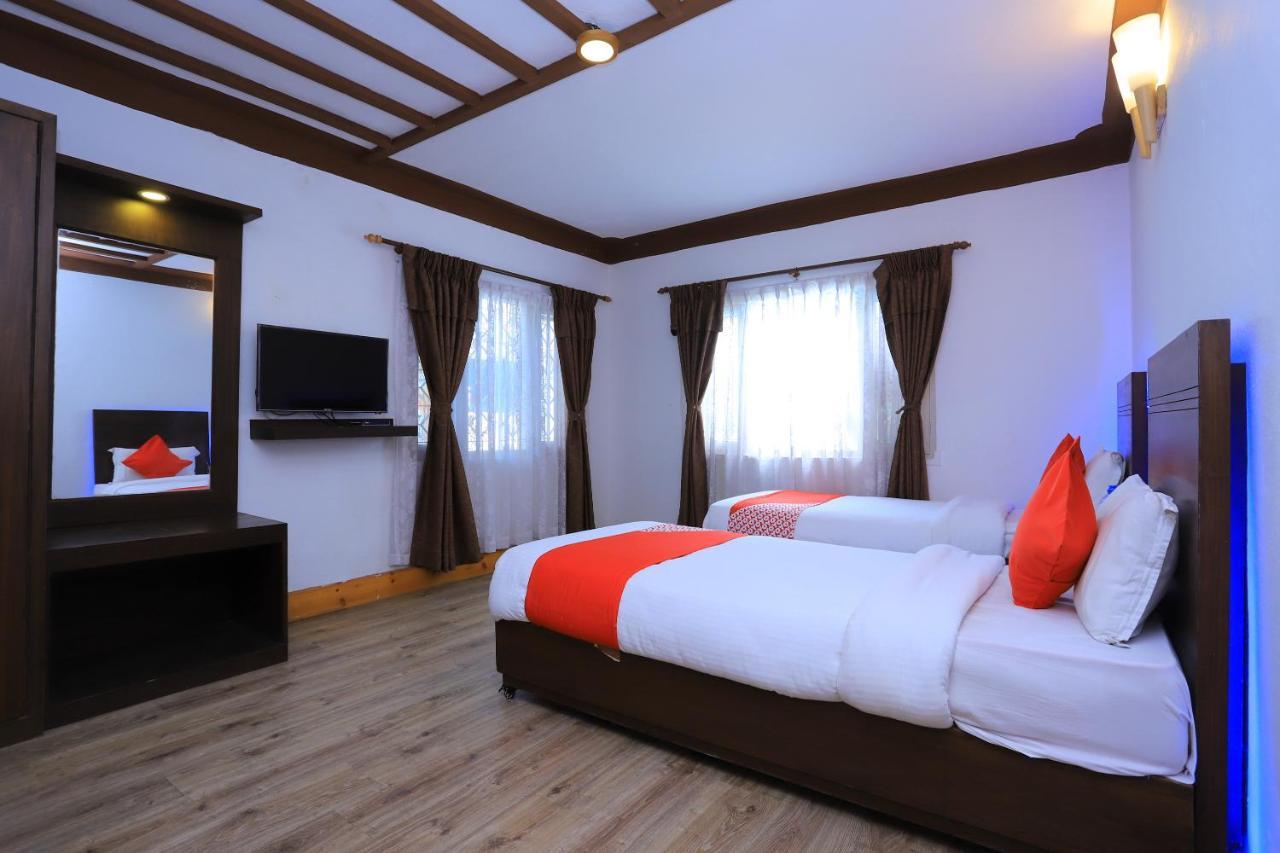Oyo 591 Hotel Blue Moon Dharampur Bagian luar foto