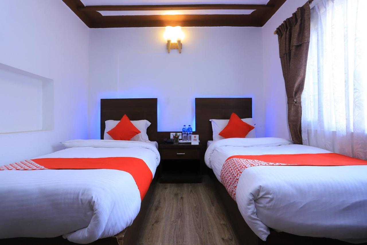 Oyo 591 Hotel Blue Moon Dharampur Bagian luar foto