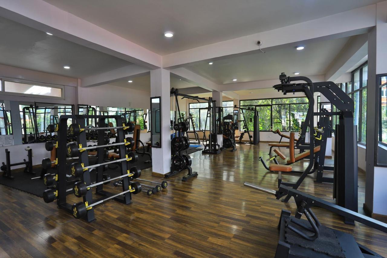 Oyo 591 Hotel Blue Moon Dharampur Bagian luar foto