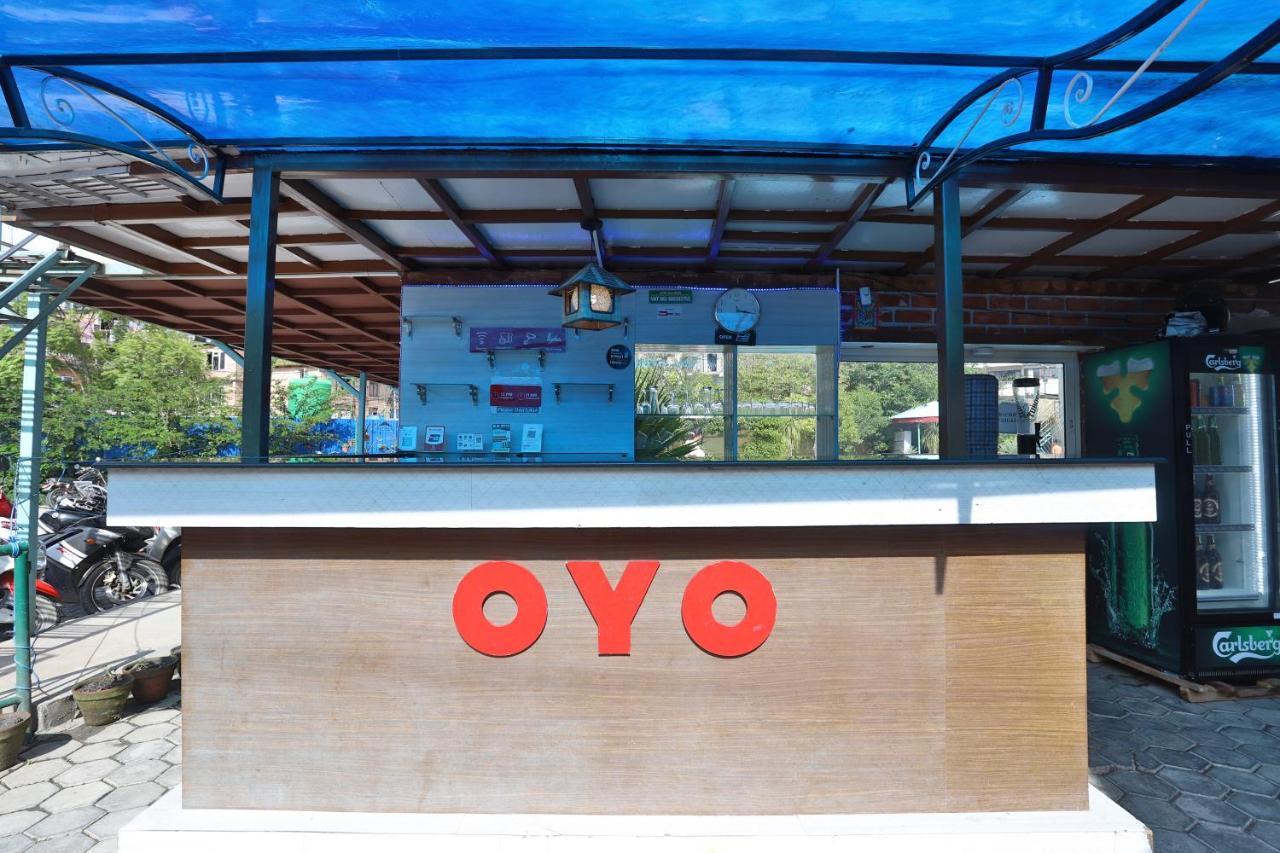 Oyo 591 Hotel Blue Moon Dharampur Bagian luar foto