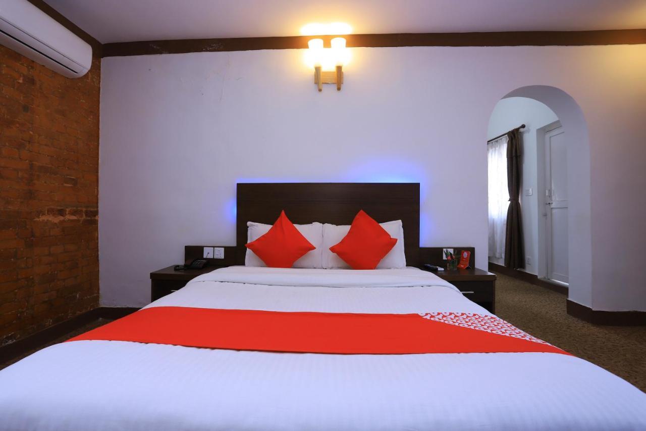 Oyo 591 Hotel Blue Moon Dharampur Bagian luar foto