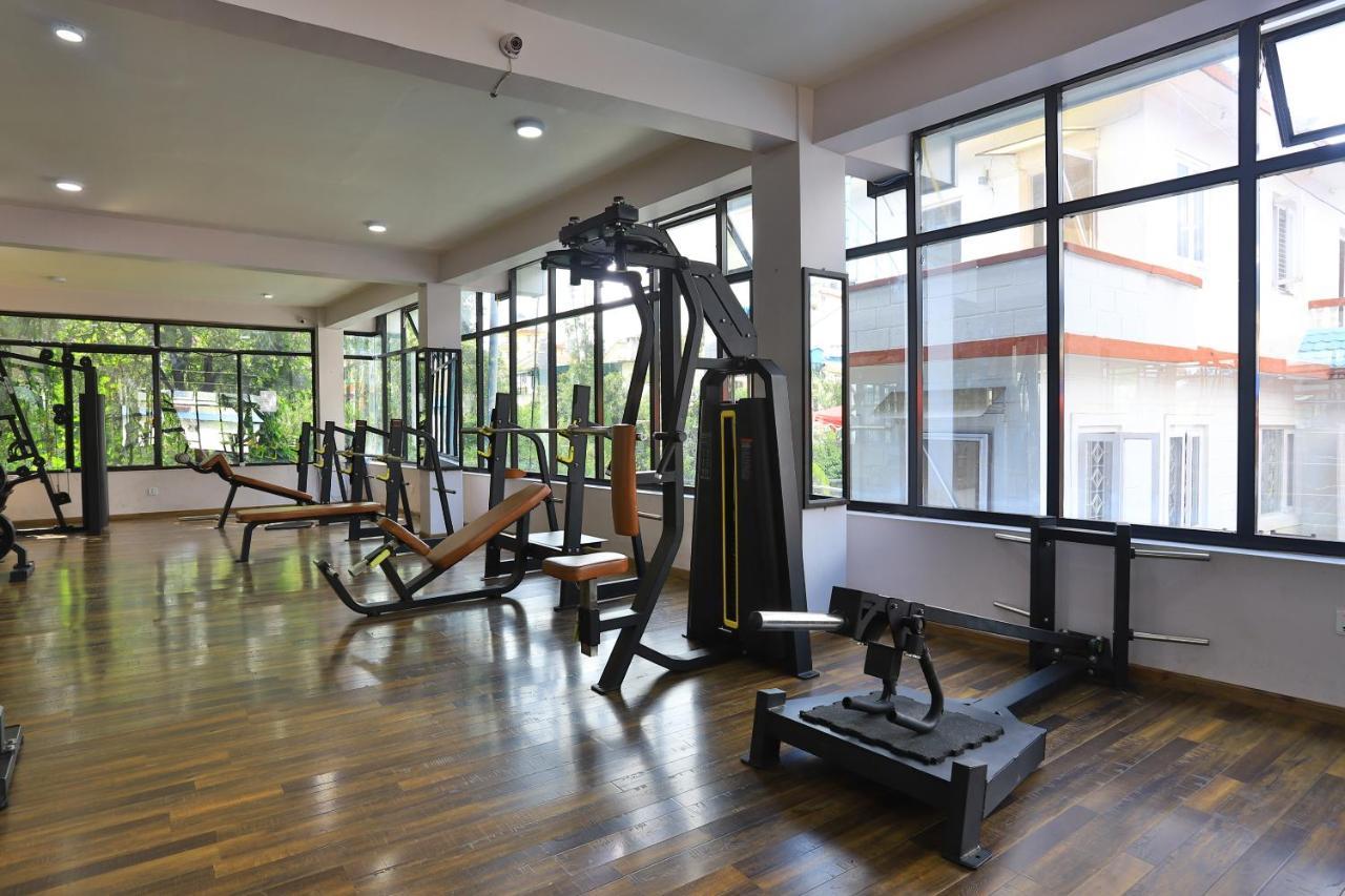 Oyo 591 Hotel Blue Moon Dharampur Bagian luar foto