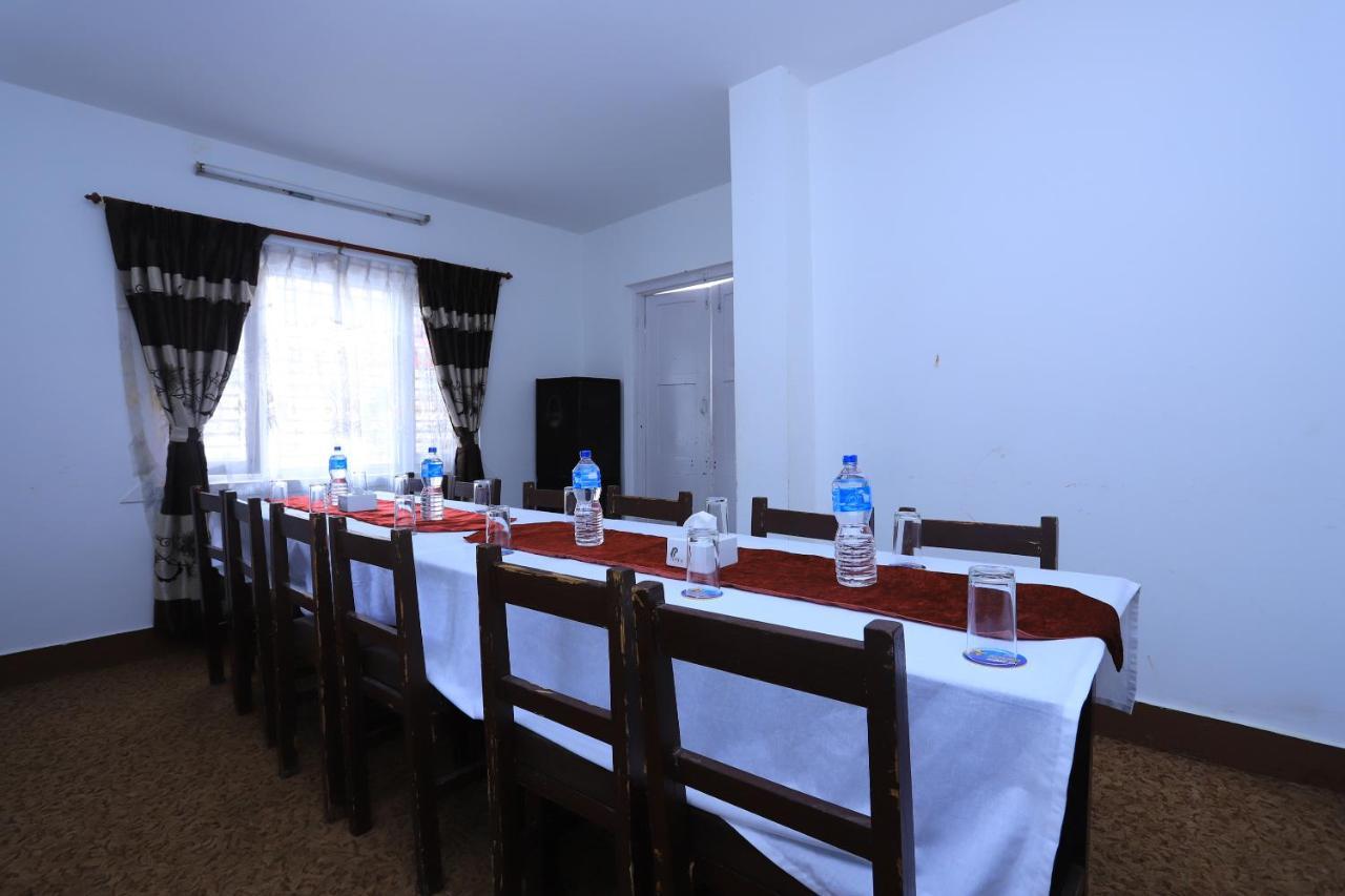 Oyo 591 Hotel Blue Moon Dharampur Bagian luar foto