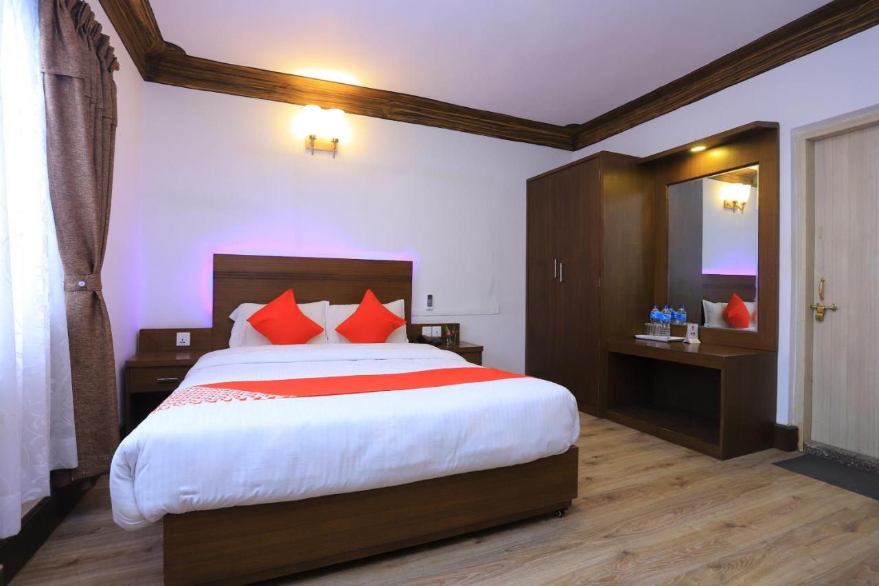 Oyo 591 Hotel Blue Moon Dharampur Bagian luar foto