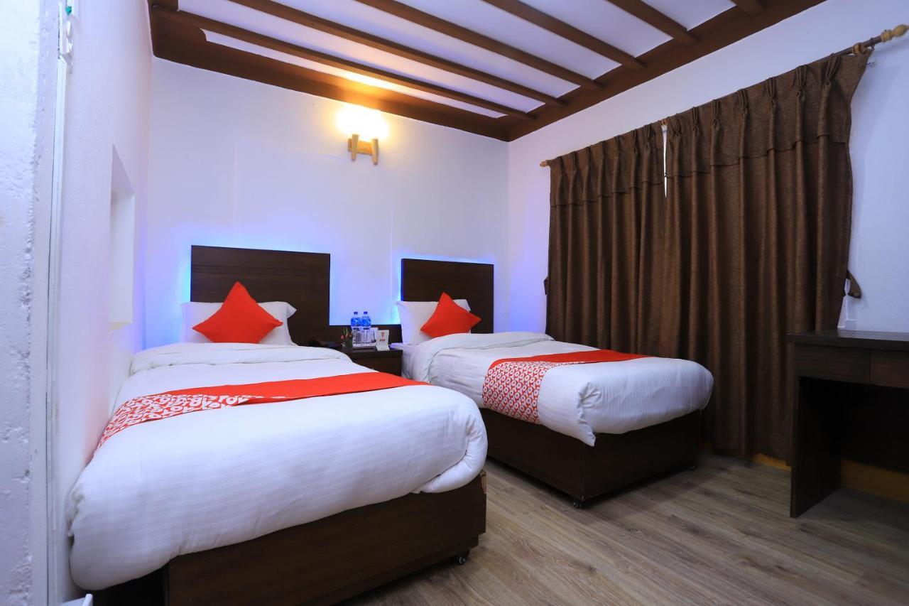 Oyo 591 Hotel Blue Moon Dharampur Bagian luar foto