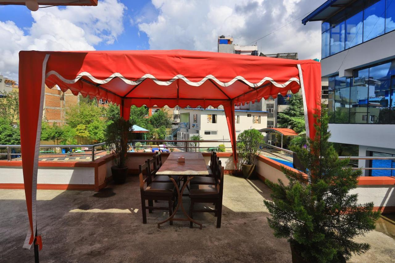 Oyo 591 Hotel Blue Moon Dharampur Bagian luar foto