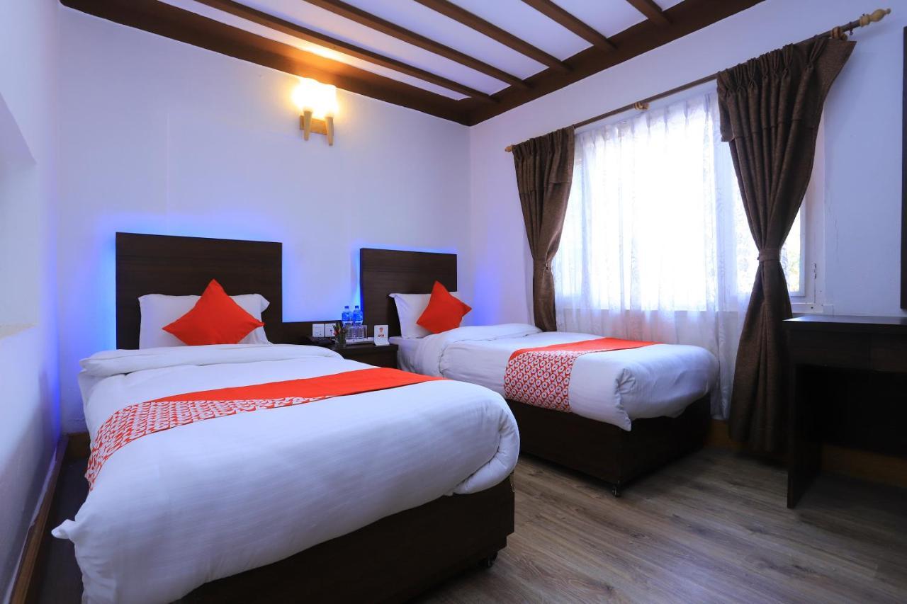 Oyo 591 Hotel Blue Moon Dharampur Bagian luar foto
