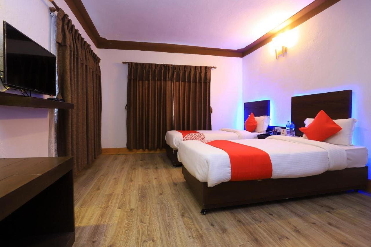 Oyo 591 Hotel Blue Moon Dharampur Bagian luar foto