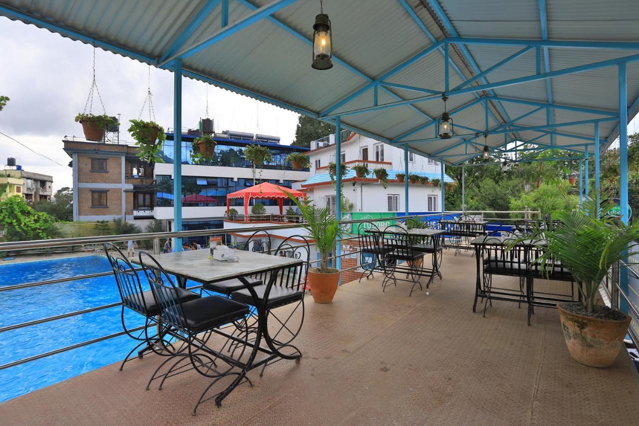 Oyo 591 Hotel Blue Moon Dharampur Bagian luar foto