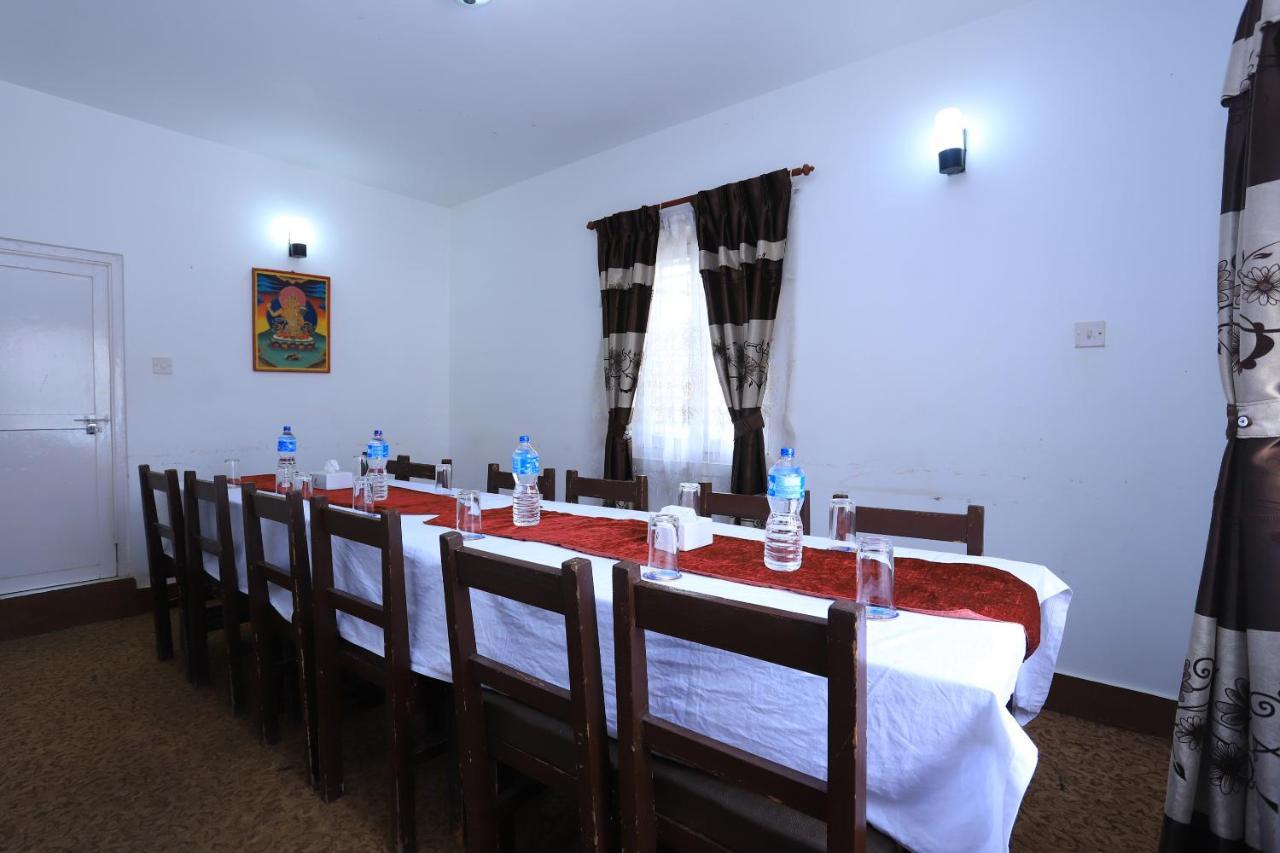 Oyo 591 Hotel Blue Moon Dharampur Bagian luar foto