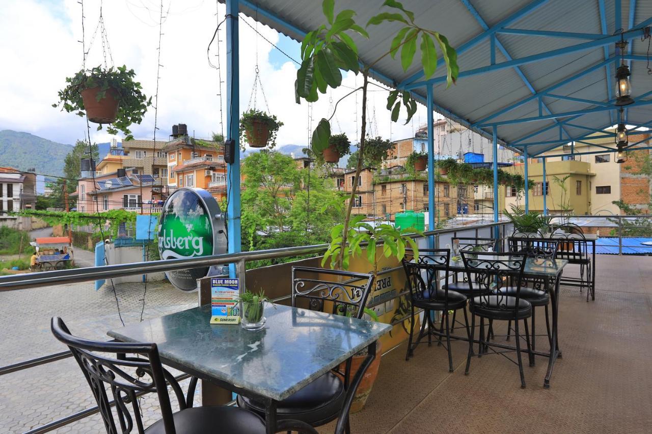 Oyo 591 Hotel Blue Moon Dharampur Bagian luar foto