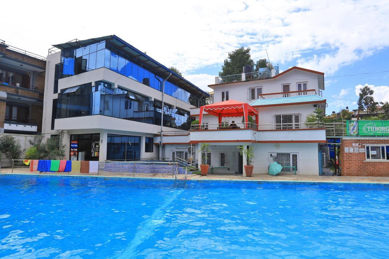 Oyo 591 Hotel Blue Moon Dharampur Bagian luar foto