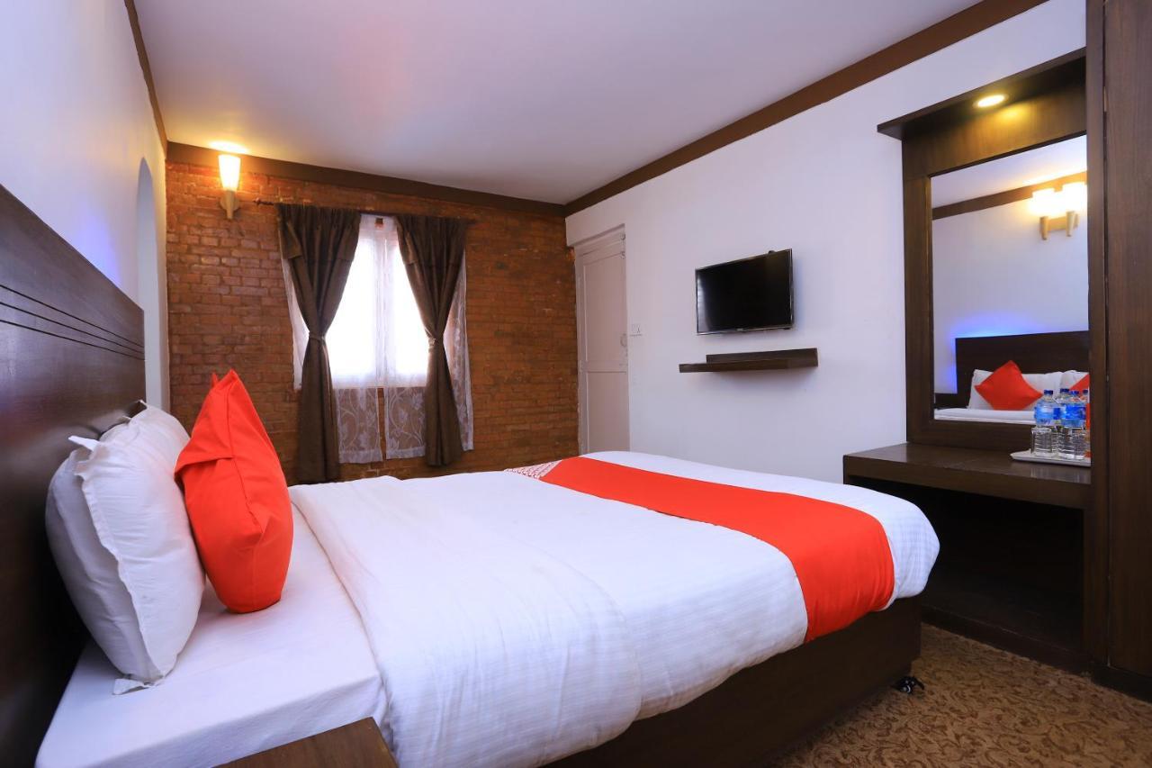 Oyo 591 Hotel Blue Moon Dharampur Bagian luar foto