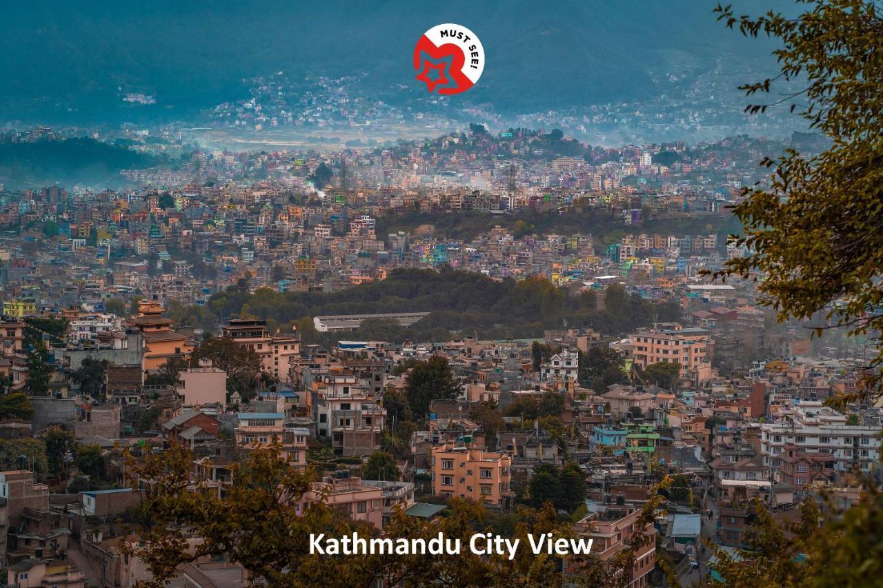 Oyo 591 Hotel Blue Moon Dharampur Bagian luar foto